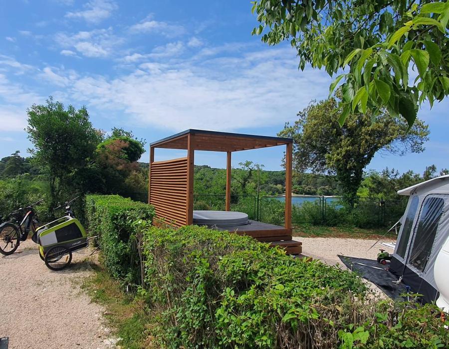 Autokamp Lanterna parcele jacuzzy